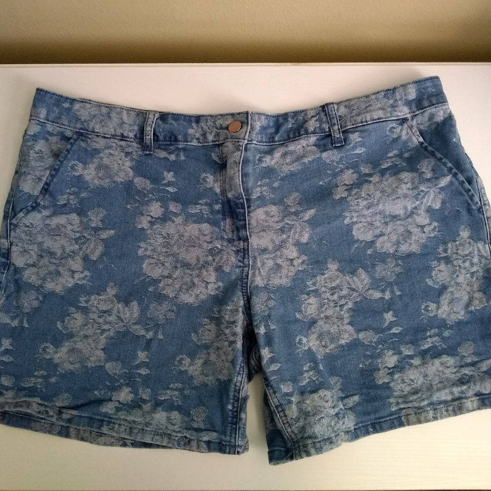 3/$10 Next Jeans White Floral Everyday Shorts